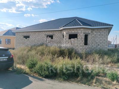 Отдельный дом · 5 комнат · 210 м² · 8 сот., мкр Аксай-2, 6 32 — Ақсай-2 за 14.5 млн 〒 в Атырау
