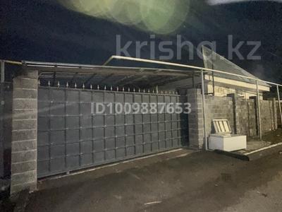 Отдельный дом · 2 комнаты · 60 м² · 12 сот., мкр Акбулак, Шамелова 32 за 250 000 〒 в Алматы, Алатауский р-н