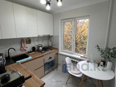 2-бөлмелі пәтер · 52 м² · 2/5 қабат, Ақсай-4 ш/а. 76 — Саина-Жубанова, бағасы: 35 млн ₸ в Алматы, Ауэзовский р-н