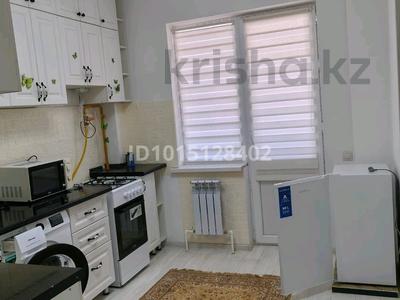 2-бөлмелі пәтер · 77.1 м² · 7/7 қабат, 33-ш/а. 7 — Находиться возле Дины, бағасы: 18 млн ₸ в Актау, 33-й мкр