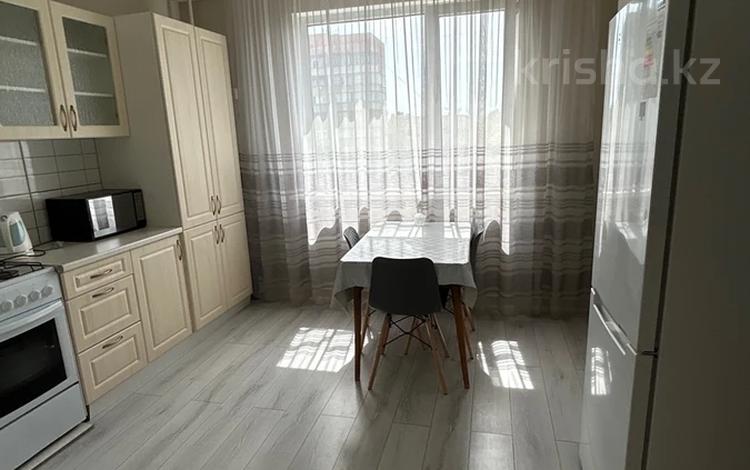 1-комнатная квартира · 56 м² · 5/9 этаж, мкр Жетысу-1 за 300 000 〒 в Алматы, Ауэзовский р-н — фото 2