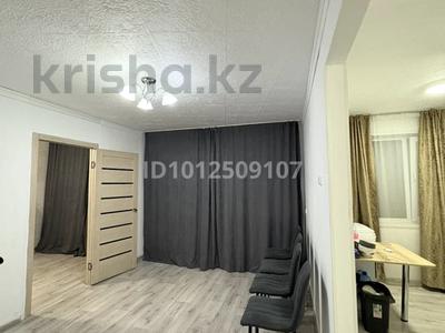 2-бөлмелі пәтер · 45 м² · 3/5 қабат, Майкудук, 12й микрорайон 36 — Мактуб , Школа N36, остановка Кольцевая, бағасы: 10.2 млн ₸ в Караганде, Алихана Бокейханова р-н
