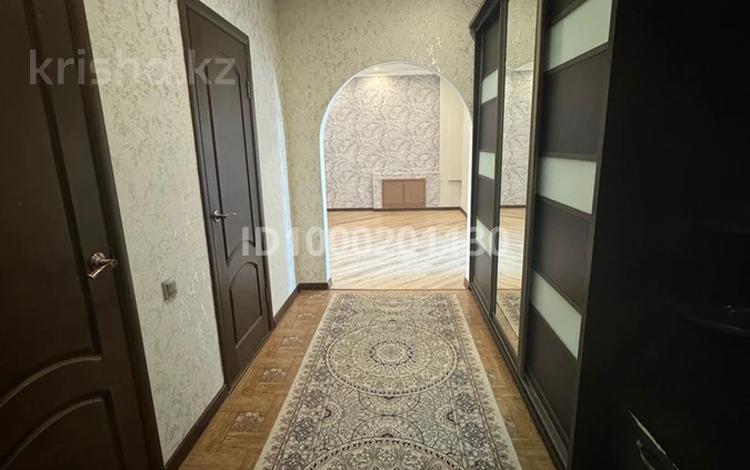 2-бөлмелі пәтер · 100 м² · 7/8 қабат, мкр. Алтын орда, Санкибай батыра 40, бағасы: 240 000 ₸ в Актобе — фото 2