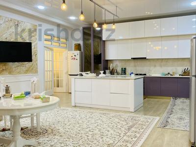 4-комнатная квартира · 300 м² · 5/7 этаж, 16-й мкр , 16 мкрн 60 за 120 млн 〒 в Актау