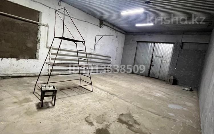 Гараж · 66 м² · мкр Айгуль, Абулхаирхана 6/10 — 100 м от ул. Абулхаирхана, район Досааф за 90 000 ₸ в Уральске — фото 2
