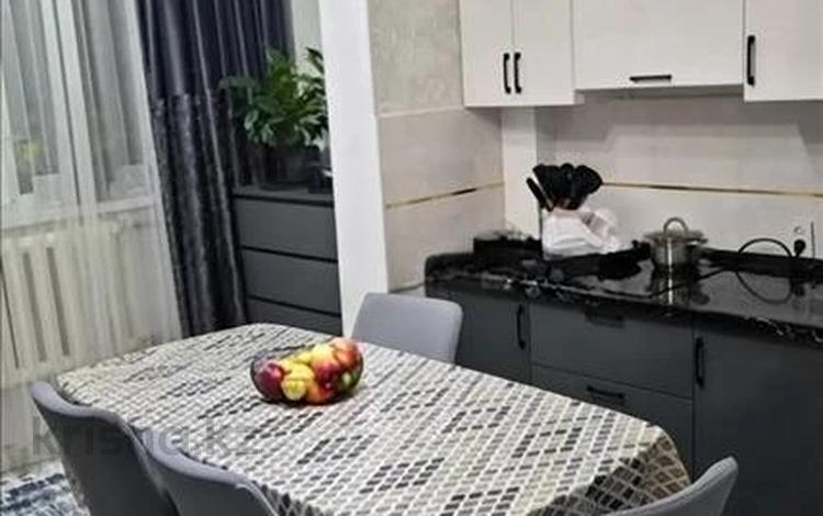 1-комнатная квартира · 42 м² · 2/5 этаж, мкр Аксай-4 за 29.5 млн ₸ в Алматы, Ауэзовский р-н — фото 6