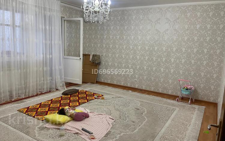 3-комнатная квартира, 68 м², 3/4 этаж, Көктем 55 — Возле трц