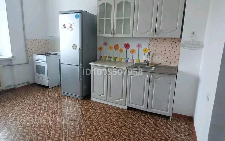 2-комнатная квартира · 56.5 м² · 2/5 этаж, Сортировка 126А — 85 школа садик Нурбота за 10.5 млн ₸ в Караганде, Алихана Бокейханова р-н — фото 2