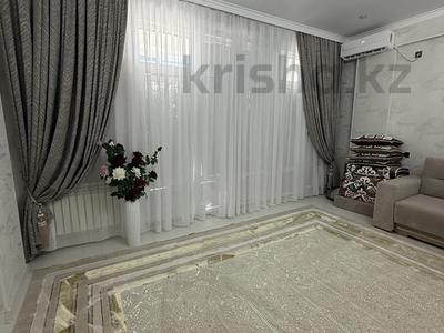 2-бөлмелі пәтер · 90 м² · 2/10 қабат, Шарипова 28, бағасы: 43 млн ₸ в Атырау, мкр Жилгородок