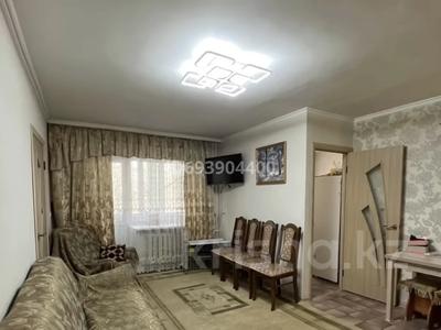 2-комнатная квартира, 42.5 м², 2/5 этаж, Майкудук, 12 мкр 44 за 9.5 млн 〒 в Караганде, Алихана Бокейханова р-н
