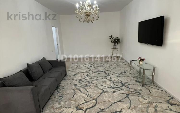2-бөлмелі пәтер · 74 м² · 4/9 қабат, Нұрсая ш/а., Т. Жумагалиева 10, бағасы: 300 000 ₸ в Атырау, мкр Нурсая — фото 2