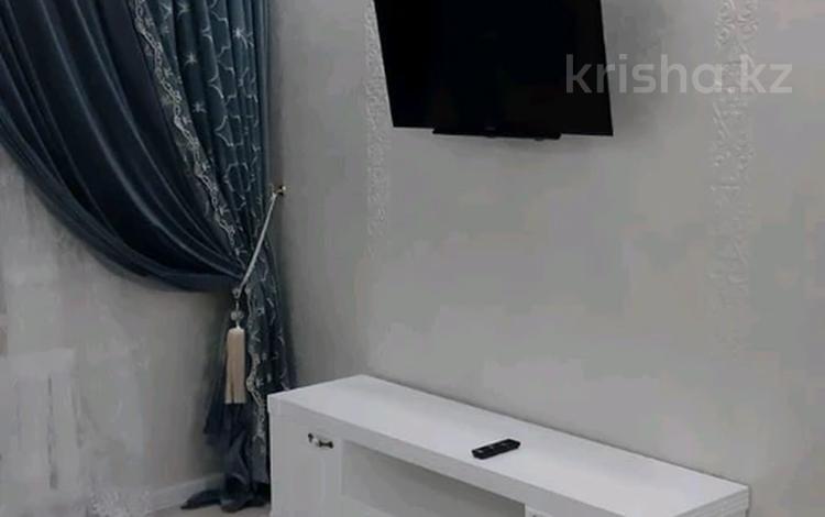 1-бөлмелі пәтер · 70 м² · 2/12 қабат, 3-шағынаудан, ул. Тамерлановское шоссе 1 А — Угол ул. Желтоксан, бағасы: 3 000 ₸ в Шымкенте, Туран р-н — фото 2