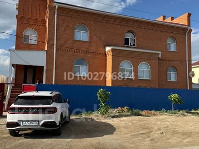 Отдельный дом · 10 комнат · 650 м² · 10 сот., мкр Атырау, Куат толеков 45 за 80 млн 〒
