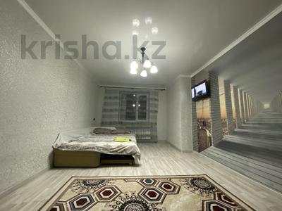 1-комнатная квартира, 50 м², 9/9 этаж посуточно, Назарбаева 145/149 за 9 000 〒 в Талдыкоргане