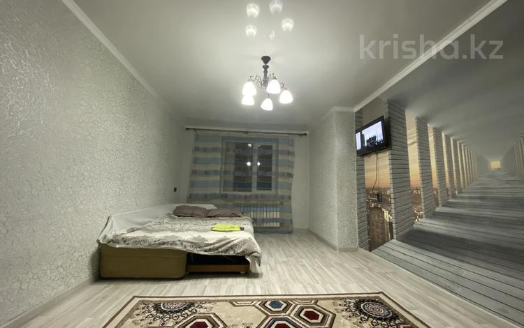 1-комнатная квартира, 50 м², 9/9 этаж посуточно, Назарбаева 145/149 за 8 000 〒 в Талдыкоргане — фото 13