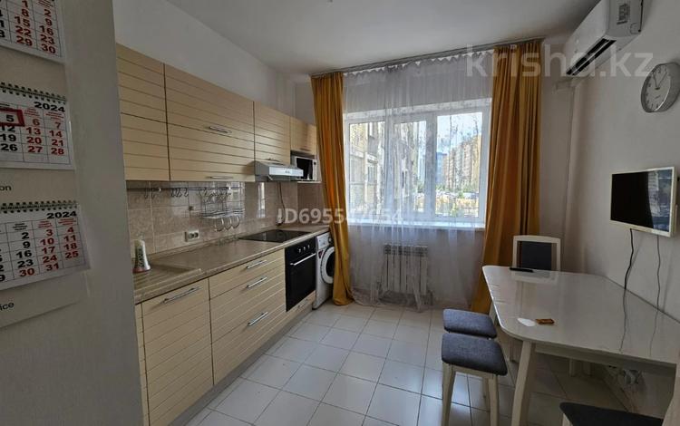 2-комнатная квартира, 54 м², 3/12 этаж помесячно, Дарабоз 15 — МФК 