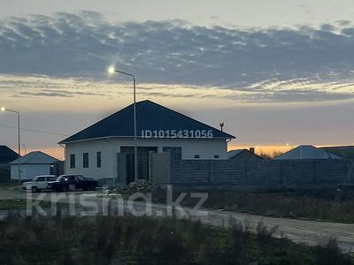 Жеке үй · 5 бөлме · 180 м² · 10 жүзд., 8 улица — Жолдын асты, бағасы: 25 млн ₸ в Туркестане