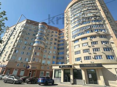 2-комнатная квартира · 100 м² · 10/16 этаж, Кулманова 1B за 45 млн 〒 в Атырау