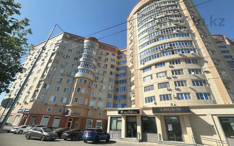 2-бөлмелі пәтер · 100 м² · 10/16 қабат, Кулманова 1B, бағасы: 43 млн ₸ в Атырау — фото 3