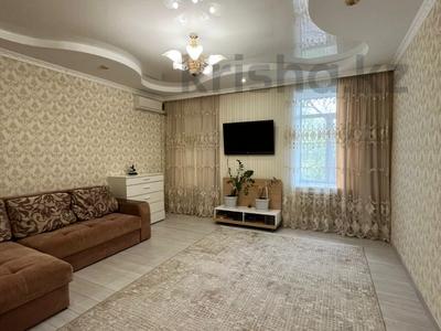 2-комнатная квартира · 70 м² · 2/2 этаж, мкр Жилгородок, Бейбитшилик 21 за 180 000 ₸ в Актобе