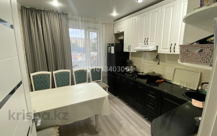 4-комнатная квартира · 74 м² · 2/9 этаж, Майкудук, Мкр Голубые пруды 12 за 250 000 ₸ в Караганде, Алихана Бокейханова р-н — фото 2