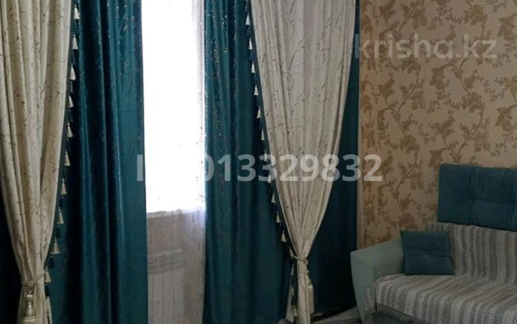 3-комнатная квартира · 63 м² · 2/3 этаж, мкр Жилгородок, Каратаева 13 за 16 млн ₸ в Актобе — фото 2