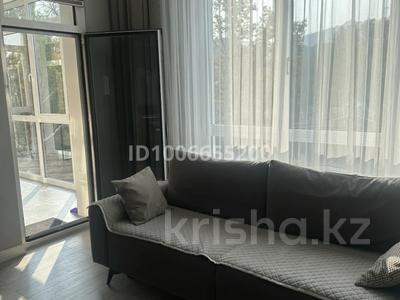 4-комнатная квартира · 100 м² · 4/10 этаж, Кабанбай батыра 15 за 900 000 〒 в Алматы, Медеуский р-н