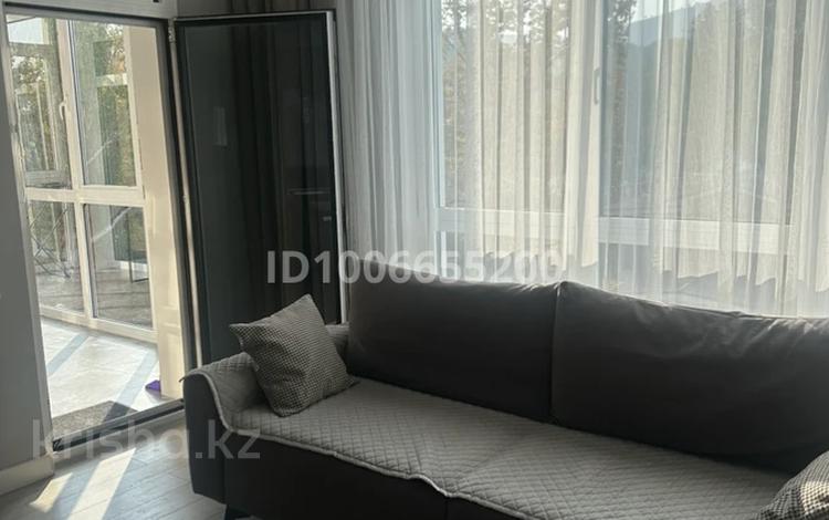 4-бөлмелі пәтер · 100 м² · 4/10 қабат, Кабанбай батыра 15, бағасы: 900 000 ₸ в Алматы, Медеуский р-н — фото 2
