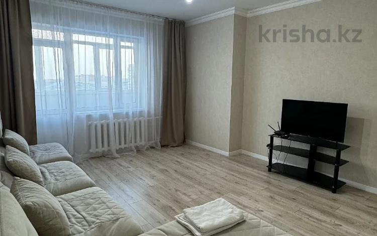 2-комнатная квартира · 70 м² · 7/10 этаж, мкр Юго-Восток, проспект Шахтёров 74 за 18 000 ₸ в Караганде, Казыбек би р-н — фото 3
