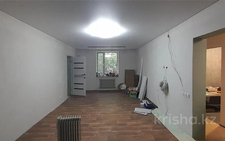 3-комнатная квартира, 80 м², 1/2 этаж, Строителей