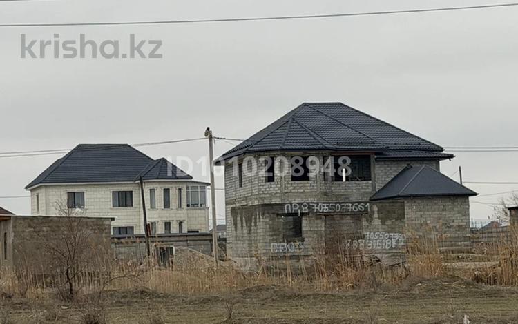 Жер телімі · 6 сотық, Шаңырақ 1030 — Арай мостан түскенде 2 бұрылыс жолдың жағасында орналасқан. Келіп көрсеңіз түсінікті болады. Құжаты барлығы таза . Болашағы керемет аудан, бағасы: 7 млн ₸ в Таразе — фото 2