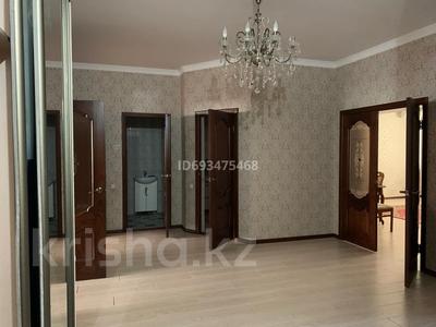 3-комнатная квартира, 120 м², 2/8 этаж помесячно, мкр. Алтын орда, Санкибай батыр 40 — Гипермаркет Дина за 170 000 〒 в Актобе, мкр. Алтын орда