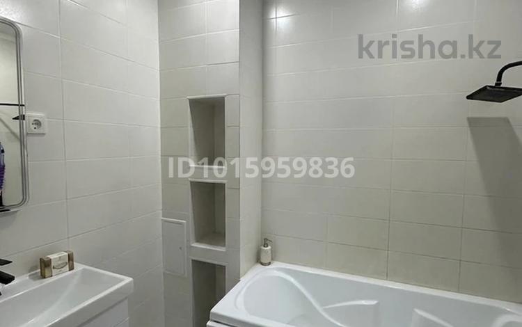 2-комнатная квартира · 71 м² · 9/10 этаж, мкр Женис 11 за 250 000 ₸ в Уральске — фото 2