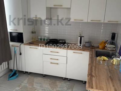 2-бөлмелі пәтер · 72 м² · 5/5 қабат, проспект тәуел 4 — Зерде мектебінің арты, бағасы: 300 000 〒 в 