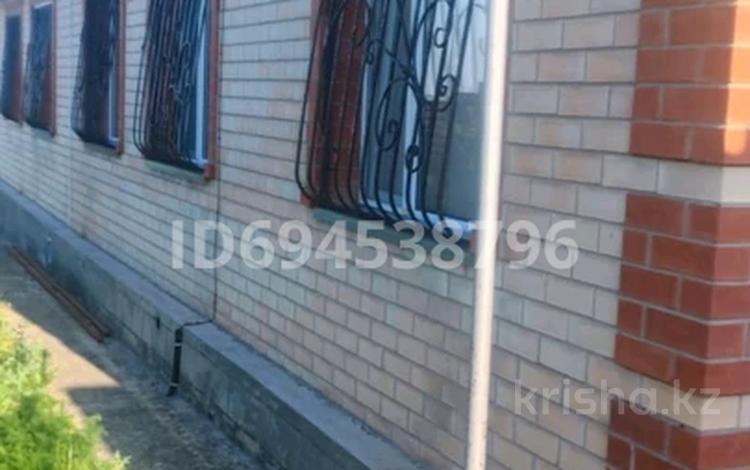 Отдельный дом · 6 комнат · 235 м² · 20 сот., Тепличный 23 — Семейный дом жануя за 50 млн 〒 в Костанае — фото 11