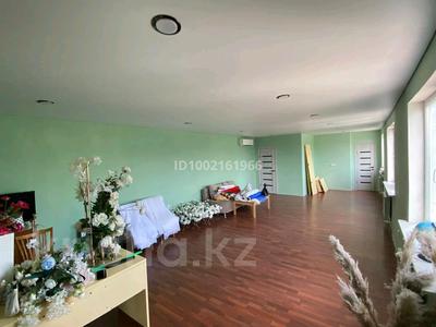 Свободное назначение, офисы, магазины и бутики, склады, общепит, салоны красоты, медцентры и аптеки, образование, развлечения, студии · 150 м² за 2 000 〒 в Аксае