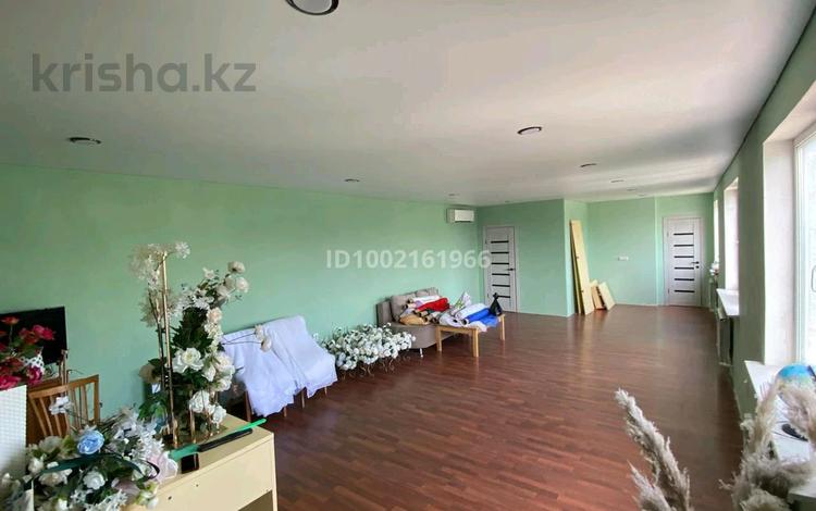 Свободное назначение, офисы, магазины и бутики, склады, общепит, салоны красоты, медцентры и аптеки, образование, развлечения, студии · 120 м² за 3 300 〒 в Аксае — фото 2