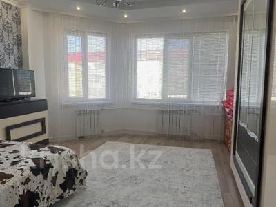 2-комнатная квартира · 74 м² · 8/9 этаж, мкр. Алмагуль, Алмагуль 1 за 24 млн ₸ в Атырау