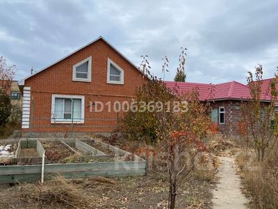 Отдельный дом · 4 комнаты · 180 м², Райымбек батыр 114 — Тереңсай, Жайлы мектеп за 300 000 〒 в Актобе, жилой массив Акжар-2