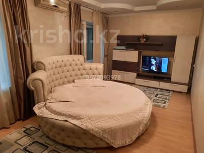 Аренда квартир посуточно в Алматы: 1-комнатная квартира · 55 м² · 2/5 этаж, Райымбека 167а — Науырызбай батыра(Дзержинского) за 13 000 〒 1-комнатная квартира · 55 м² · 2/5 этаж, Райымбека 167а — Науырызбай батыра(Дзержинского) за 13 000 〒 в Алматы, Жетысуский р-н