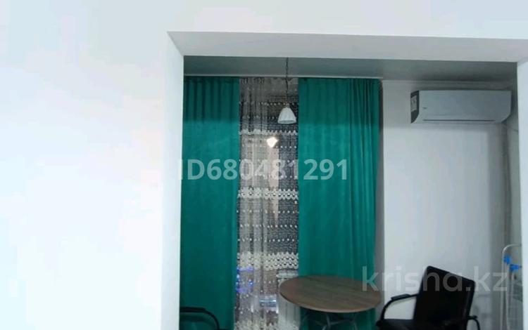 1-комнатная квартира · 40 м² · 10/17 этаж, Толе би 181 — Ауэзоаэва за 280 000 ₸ в Алматы, Алмалинский р-н — фото 2