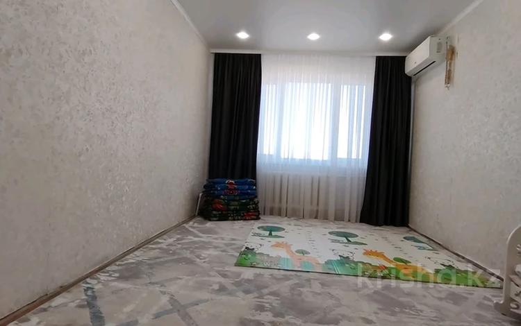 3-комнатная квартира · 64 м² · 9/9 этаж, мкр Строитель за 17 млн ₸ в Уральске — фото 2