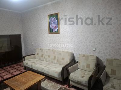 2-комнатная квартира · 60 м² · 2/5 этаж, 12-й микрорайон, ул Уалиханова 215е за 180 000 ₸ в Шымкенте, Енбекшинский р-н
