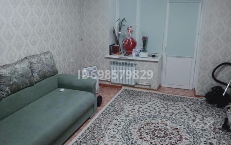 1-комнатная квартира · 45 м² · 2/5 этаж, мкр Нурсая, Таумаш Жумагалиева 21 — Продаетса 1 комнатная квартира в районе нурсая квартира чистая,уютная, рядом находитса лидер супермаркет школ палекленика все доступно за 18 млн 〒 в Атырау — фото 2