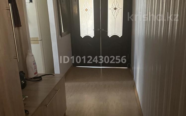5-бөлмелі пәтер · 106.7 м² · 8/9 қабат, Жубана Молдагалиева, бағасы: 300 000 ₸ в Атырау — фото 2