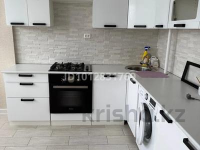 2-бөлмелі пәтер · 56 м² · 2/9 қабат, 4 микрорайон 11 — 3 школы, бағасы: 180 000 ₸ в Аксае