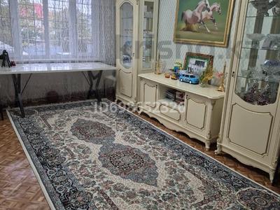 3-комнатная квартира, 57 м², 2/5 этаж, 11-й микрорайон, 11-й микрорайон, Турекулова 204 — бұрынғы Некрасова за 27 млн 〒 в Шымкенте, Енбекшинский р-н