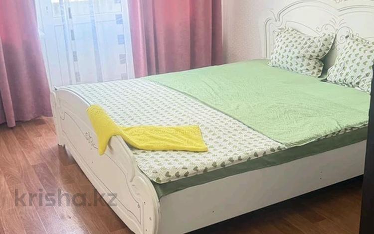 3-комнатная квартира · 75 м² · 3/5 этаж, 12-й мкр 10 — Ынтымак площадь,ТРК Актау,Сая парк за 12 000 ₸ — фото 10
