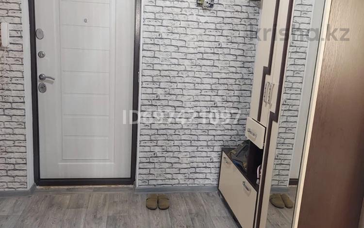 2-бөлмелі пәтер · 63 м² · 3/6 қабат, мкр Центральный, Ерниязова 16 — ТРЦ Байзаар, Площадь Махамбета и Исатая, Рамстор, бағасы: 160 000 ₸ в Атырау — фото 2