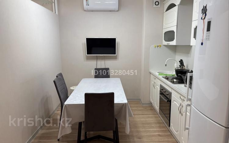 2-бөлмелі пәтер · 95 м² · 7/14 қабат, Навои 208 — Торайгырова, бағасы: 500 000 ₸ в Алматы, Бостандыкский р-н — фото 2